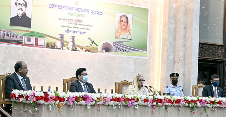 শুধু প্রয়োজনীয় প্রকল্প গ্রহণ করুন : ডিসি